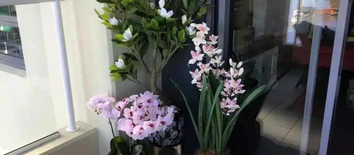 7 Unique Ideas for Using Vases with Artificial Flowers