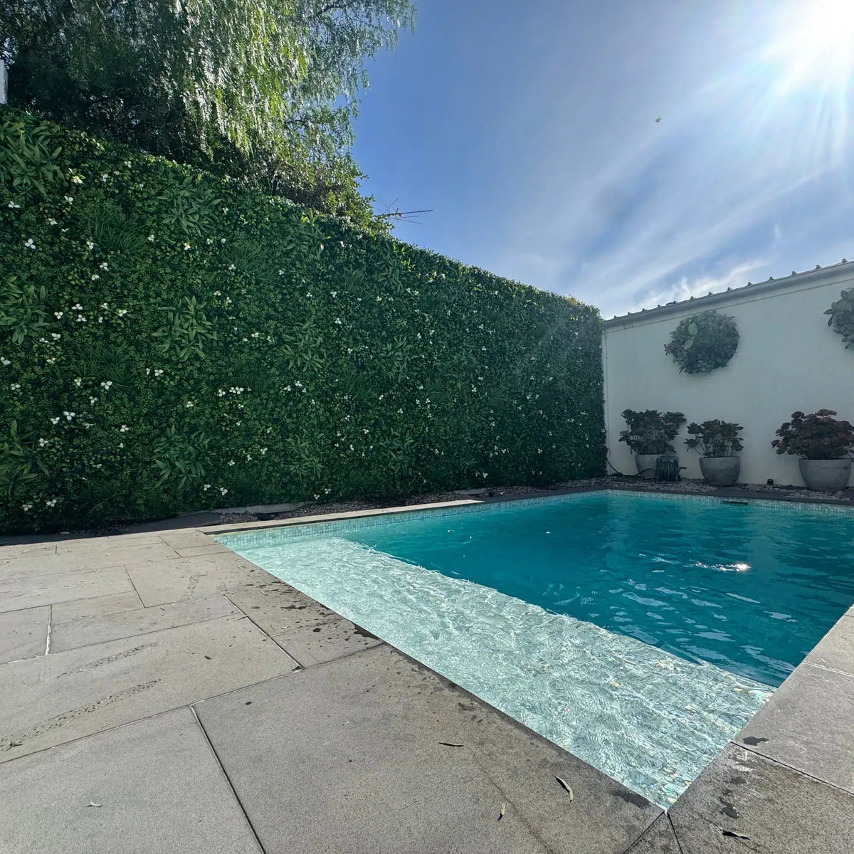 Luxury White Oasis Vertical Garden / Green Wall UV Resistant 1m x 1m