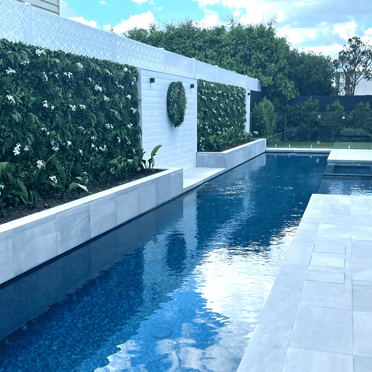 Luxury Snowy White Vertical Garden / Green Wall UV Resistant 100cm x 100cm