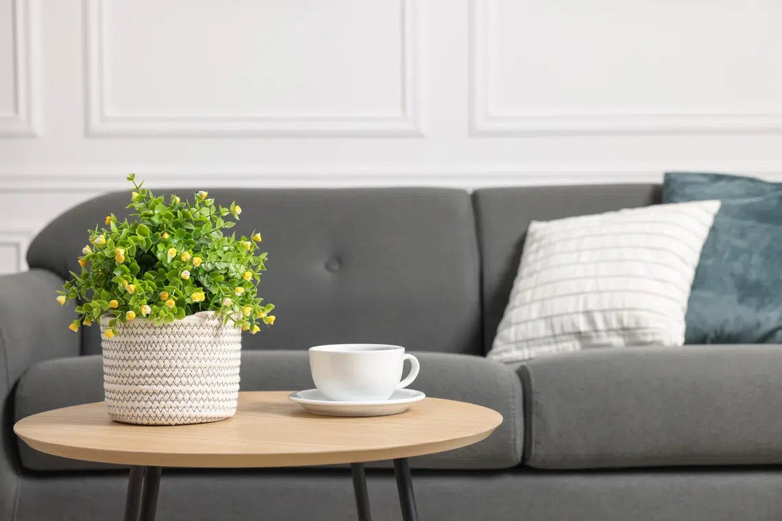 What Are the 3 Best Artificial Flowers to Decorate a Coffee Table?