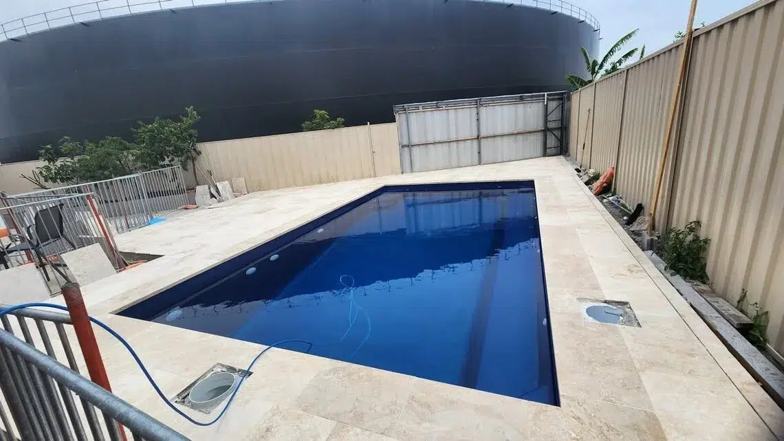 4 Ways to Decorate with Poolside Artificial Green Walls