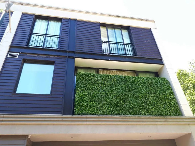 Balcony hedge screening installed along the balustrade