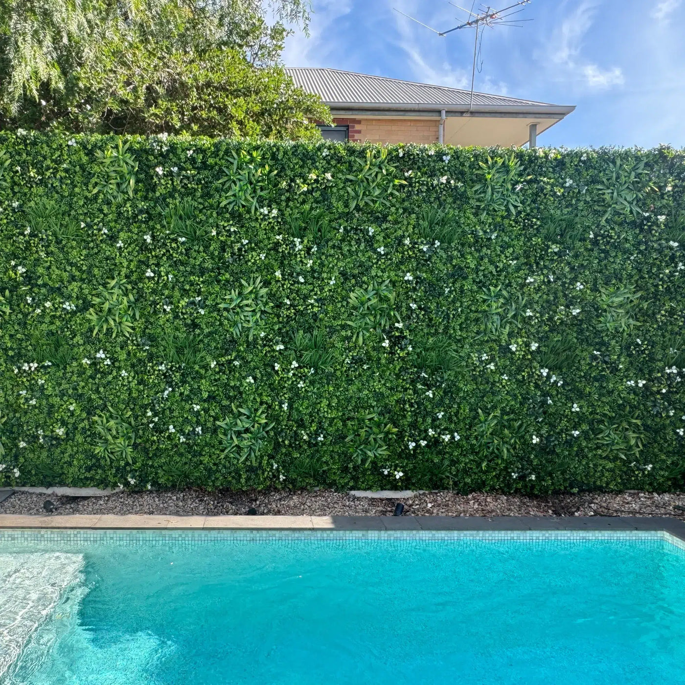 Luxury White Oasis Vertical Garden / Green Wall UV Resistant 1m x 1m
