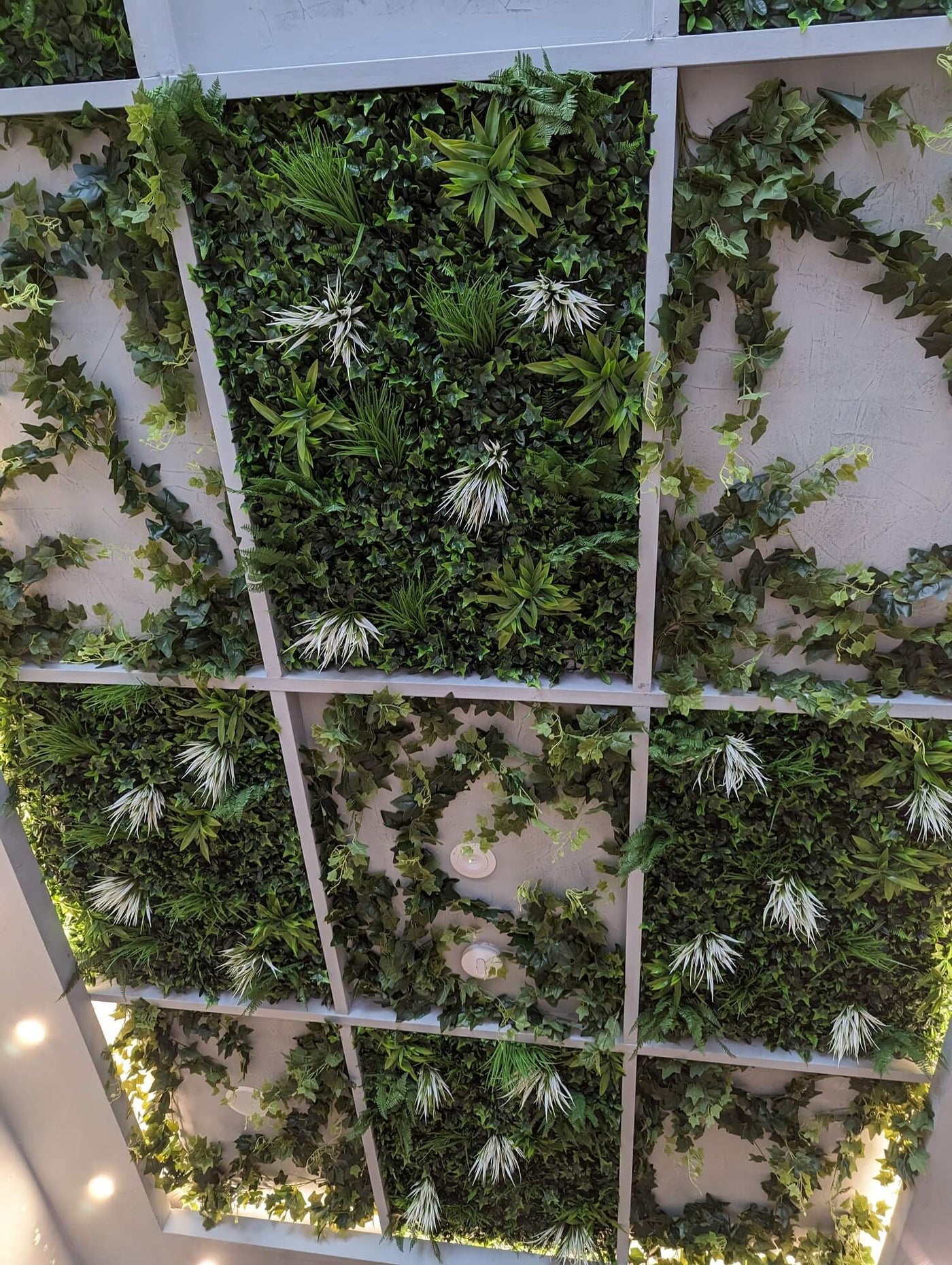 White Grassy Greenery Vertical Garden / Green Wall UV Resistant 100cm x 100cm