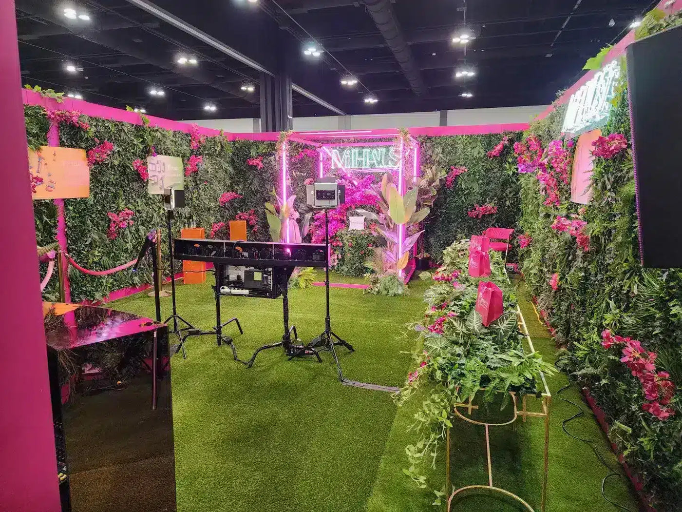 Luxury Green Tropics Vertical Garden/Green Wall UV Resistant 1m x 1m