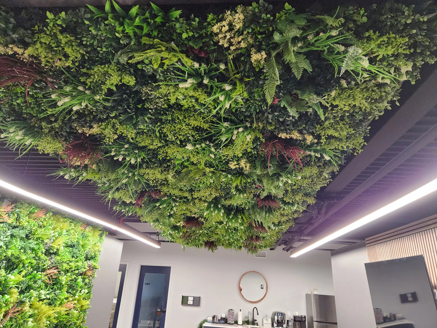 Luxury Lush Spring Recycled Vertical Garden / Green Wall UV Resistant 100cm x 100cm
