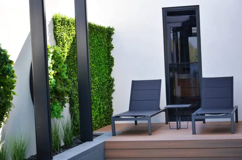 Fake hedge wall and plant discs