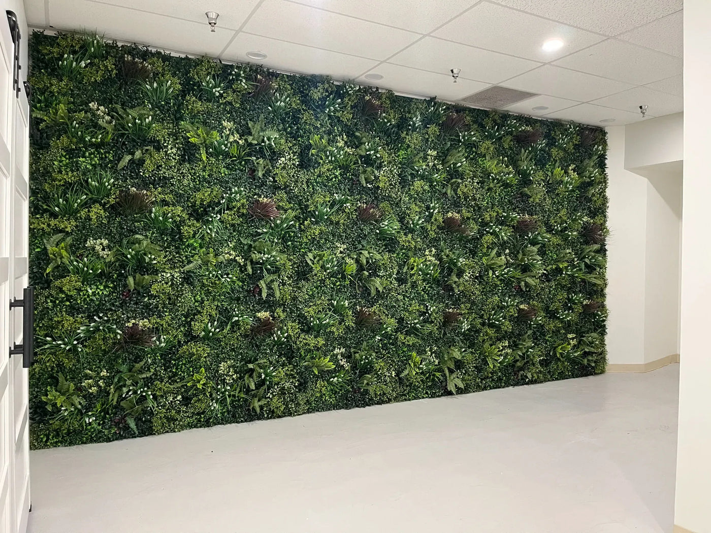 Luxury Lush Spring Recycled Vertical Garden / Green Wall UV Resistant 100cm x 100cm