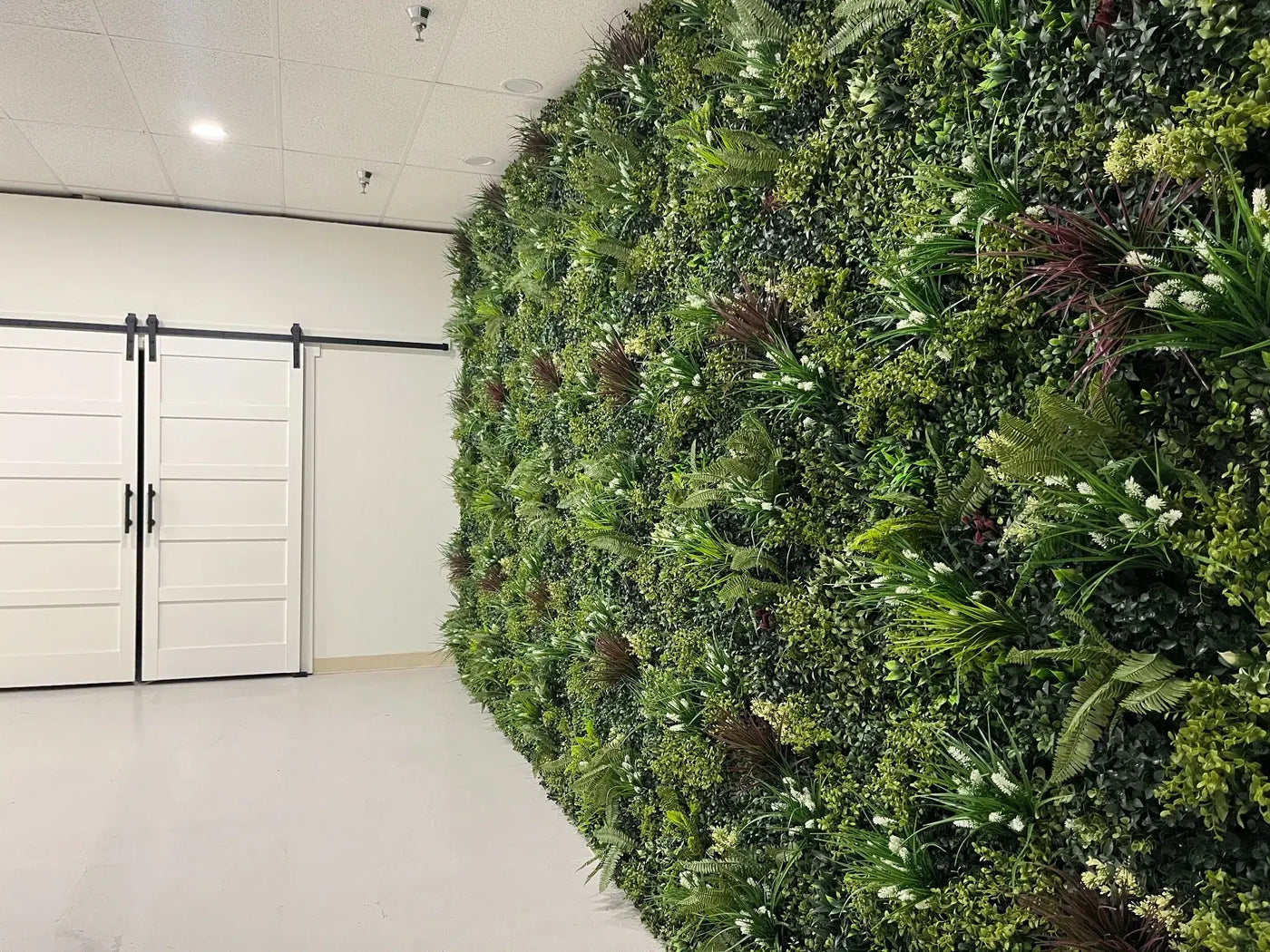 Luxury Lush Spring Recycled Vertical Garden / Green Wall UV Resistant 100cm x 100cm