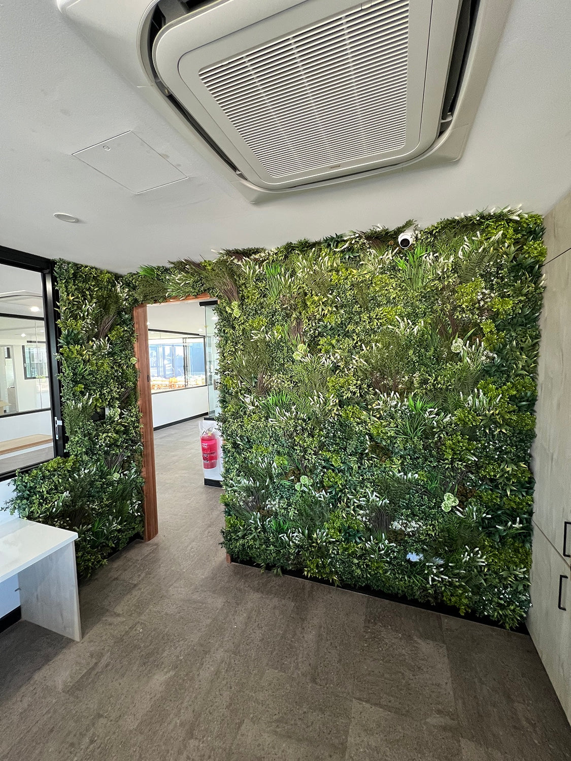 Garden of Eden Bespoke Vertical Garden / Artificial Green Wall UV Resistant 1m x 1m Fire Retardant
