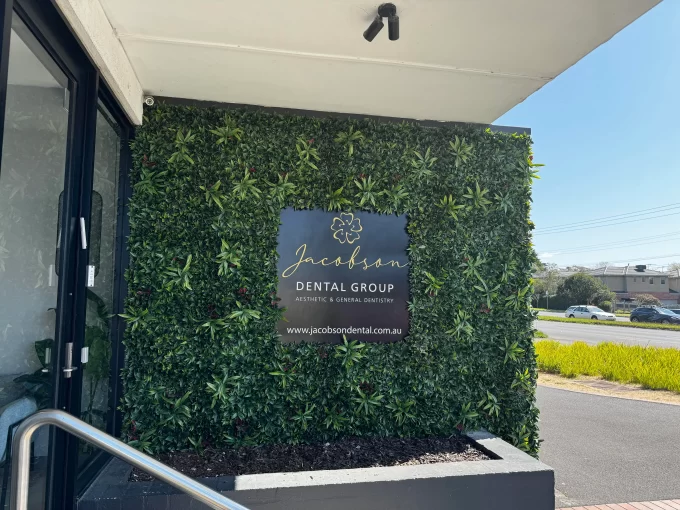 Green Meadows Wall Feature