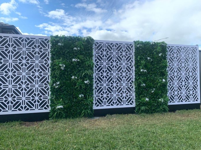 Luxury Snowy White Vertical Garden / Green Wall UV Resistant 100cm x 100cm