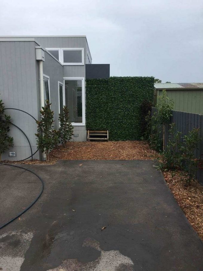 High quality artificial Spring Sensation fake hedge panels with mixed ivy and leaves