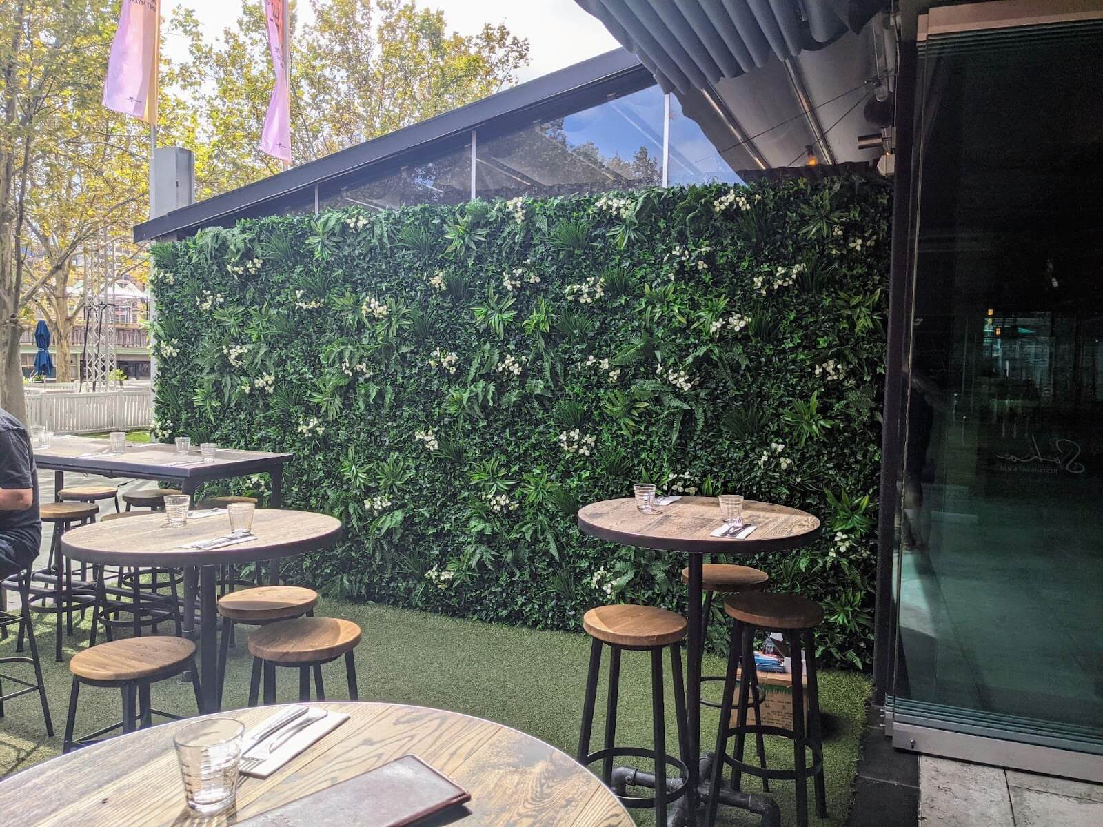 Artificial hedge