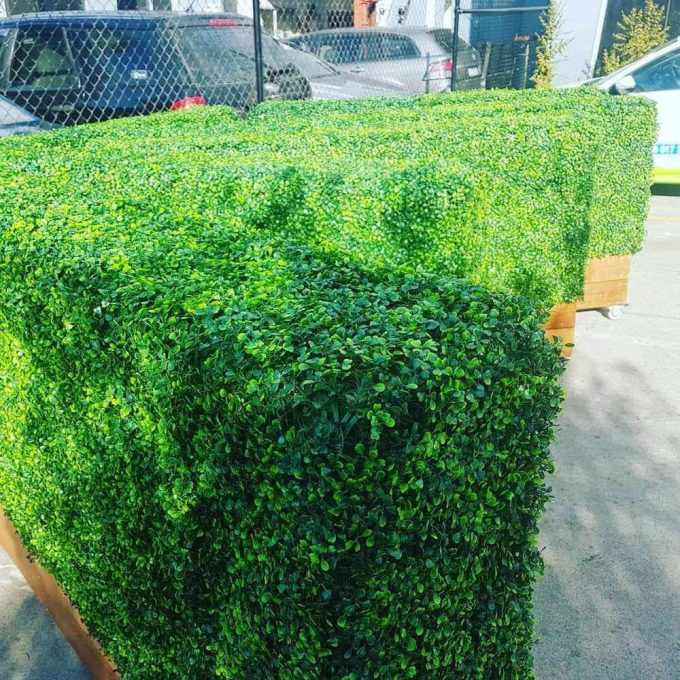 Portable boxwood artificial hedge