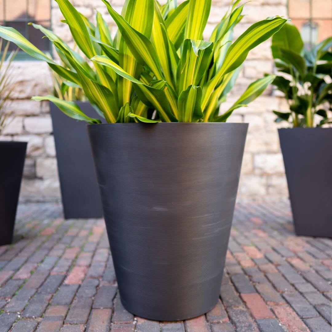 High quality plastic pots and planters wholesale